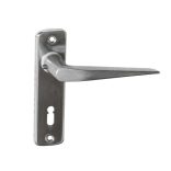 Ajtókilincs + ajtócím 55 mm kulcsos ezüst