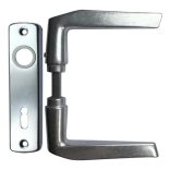 Ajtókilincs + ajtócím 55 mm kulcsos ezüst