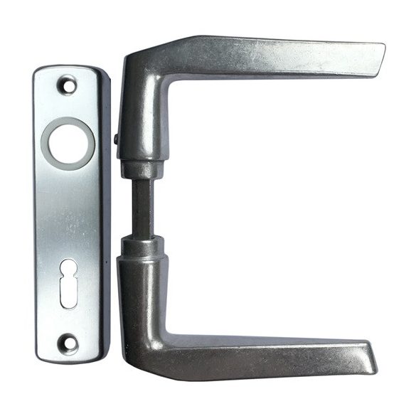 Ajtókilincs + ajtócím 55 mm kulcsos ezüst